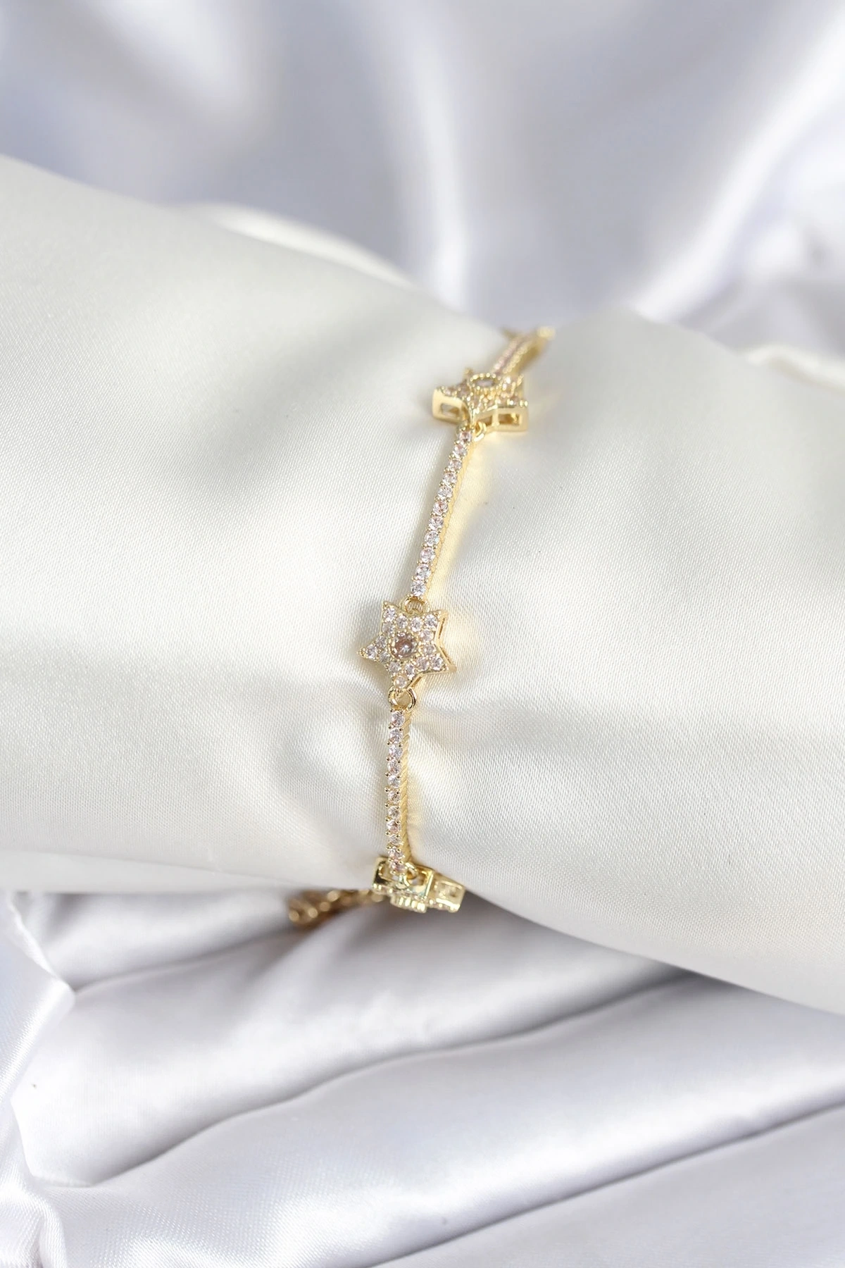 Pirinç Gold Renk Yıldız Model Kadın Bileklik