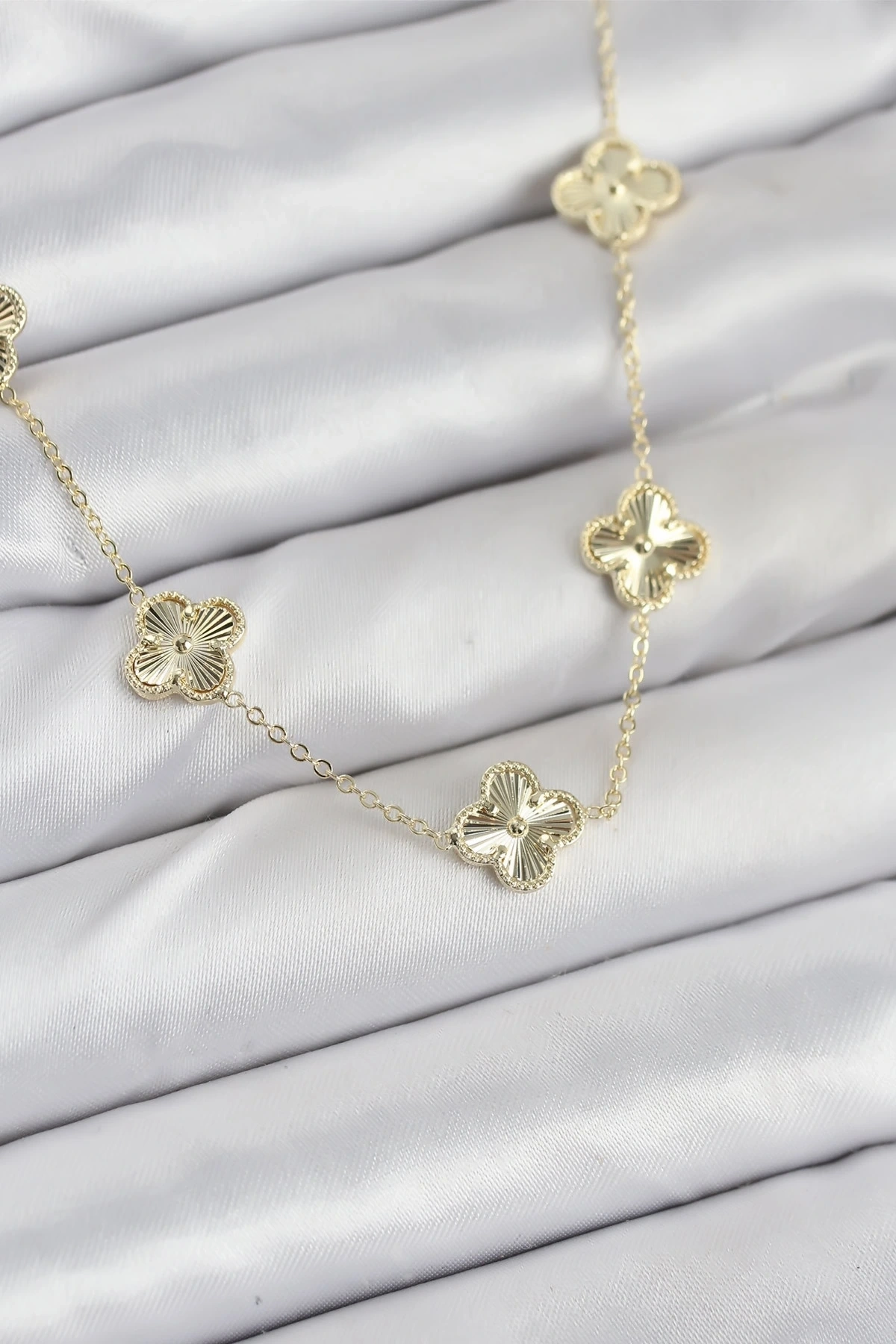 Pirinç Gold Renk Yonca Kadın Kolye