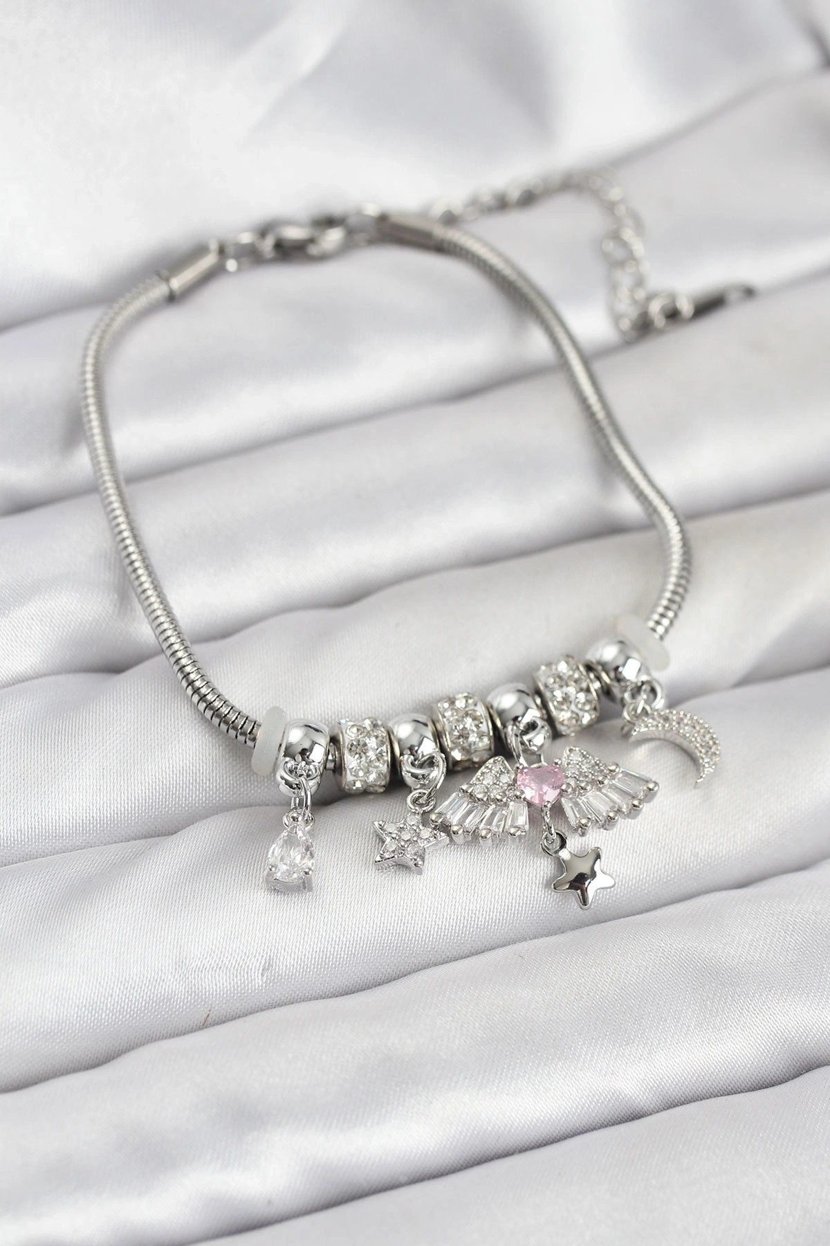 Pirinç Gümüş Renk Kanatlı Charmlı Kadın Bileklik