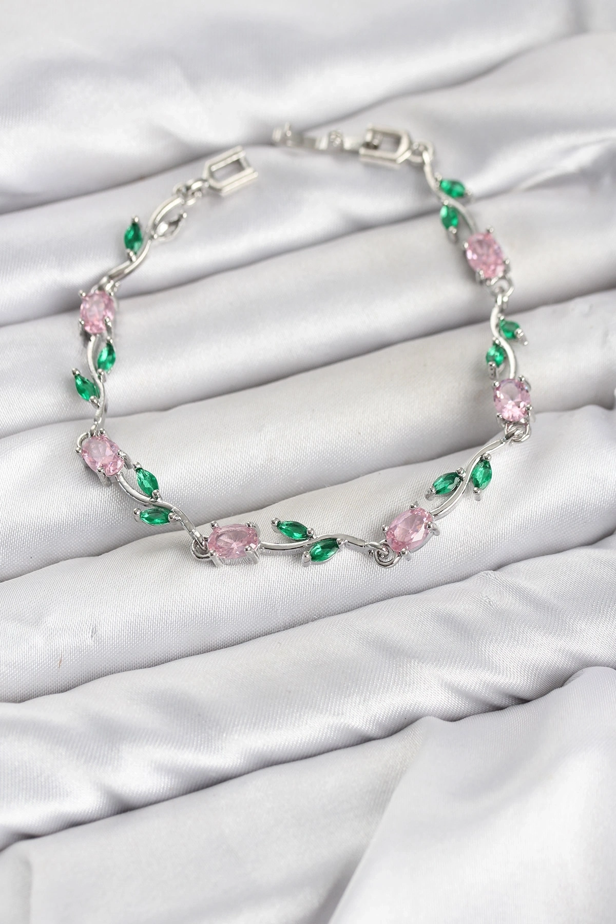 Pirinç Gümüş Renk Pembe Zirkon Taşlı Çiçek Model Kadın Bileklik