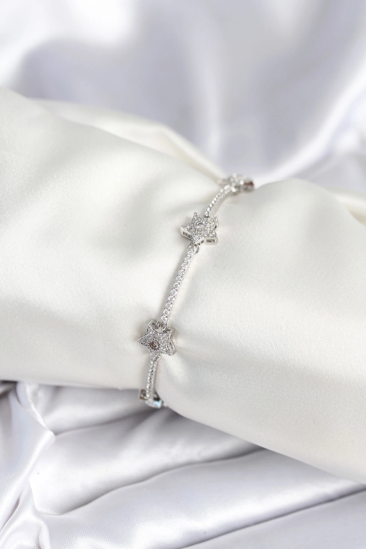 Pirinç Gümüş Renk Yıldız Model Kadın Bileklik