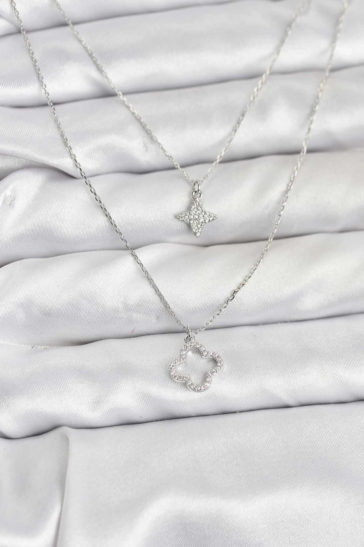 Pirinç Gümüş Renk Yonca Model 2li Kadın Kolye