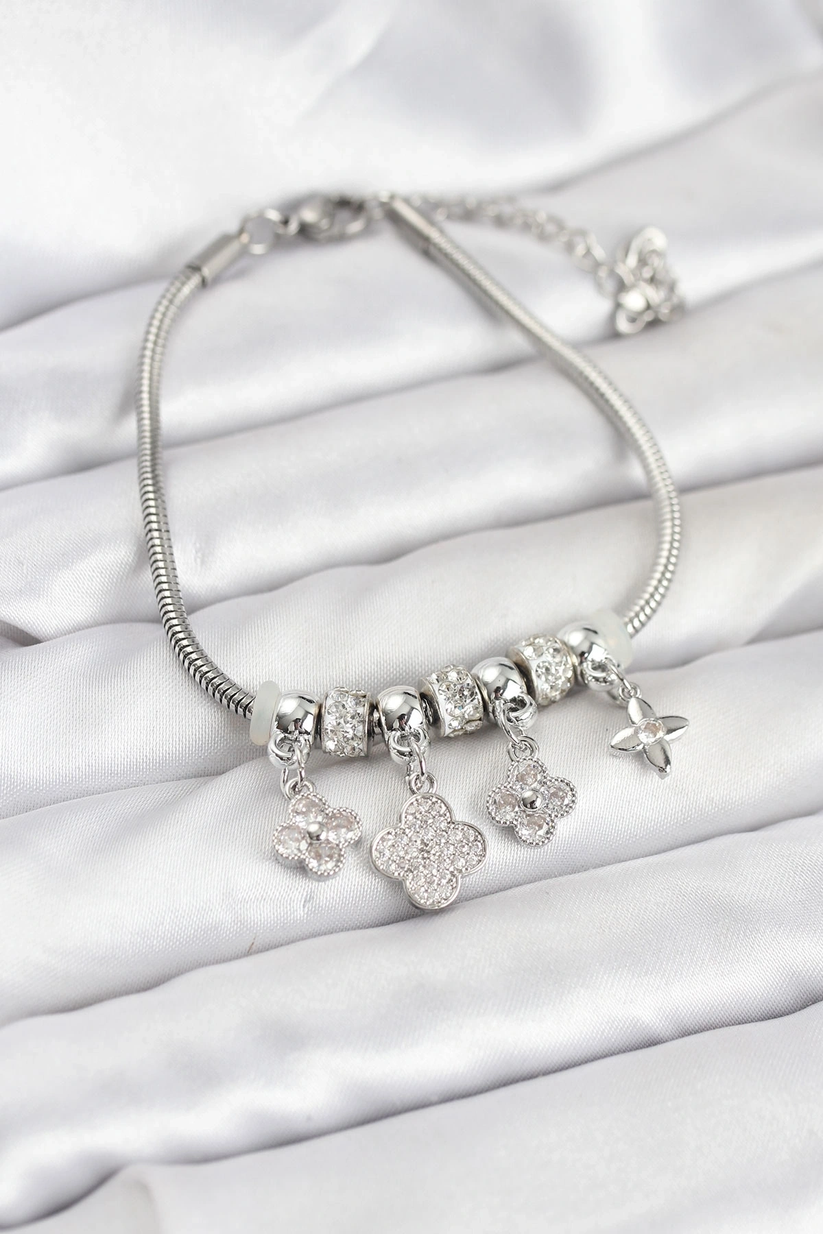 Pirinç Gümüş Renk Yonca Model Kadın Bileklik