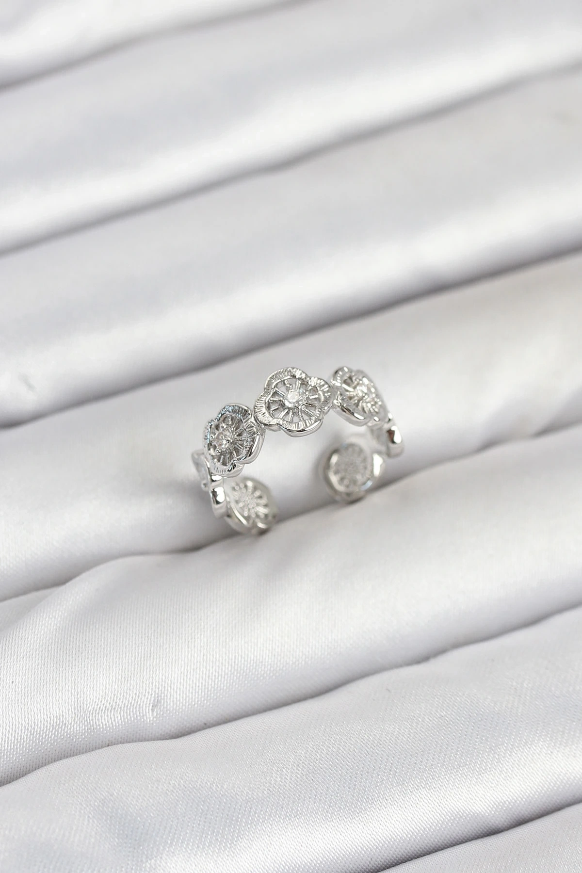 Pirinç Gümüş Renk Yonca Model Kadın Yüzük