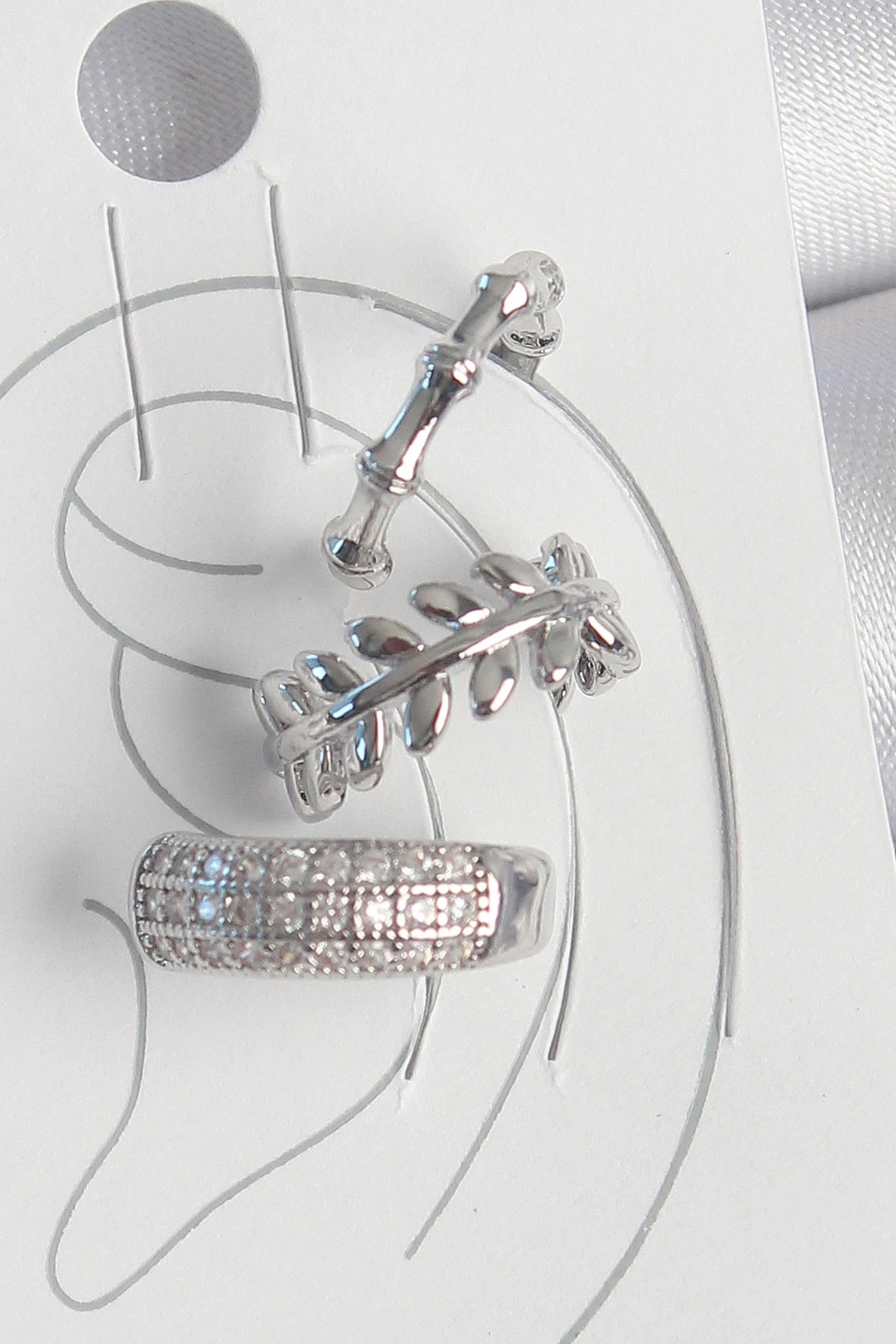 Pirinç Gümüş Renk Zirkon Taşlı 3Lü Model Yaprak Figür Kadın Kıkırdak Küpe