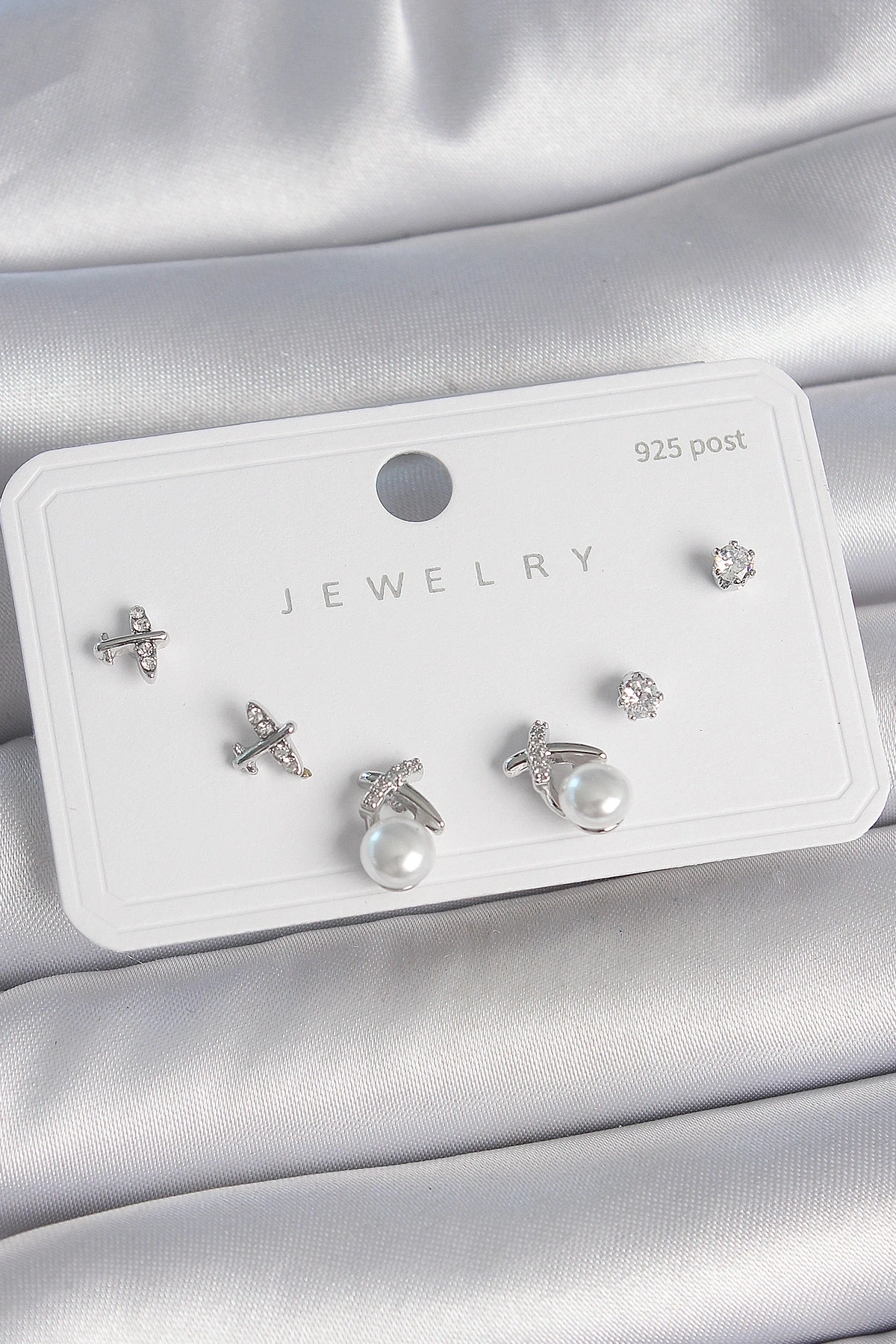 Pirinç Gümüş Renk Zirkon Taşlı Kelebek Model İnci Detay 925 Ayar Gümüş Çivi Kadın Küpe Seti