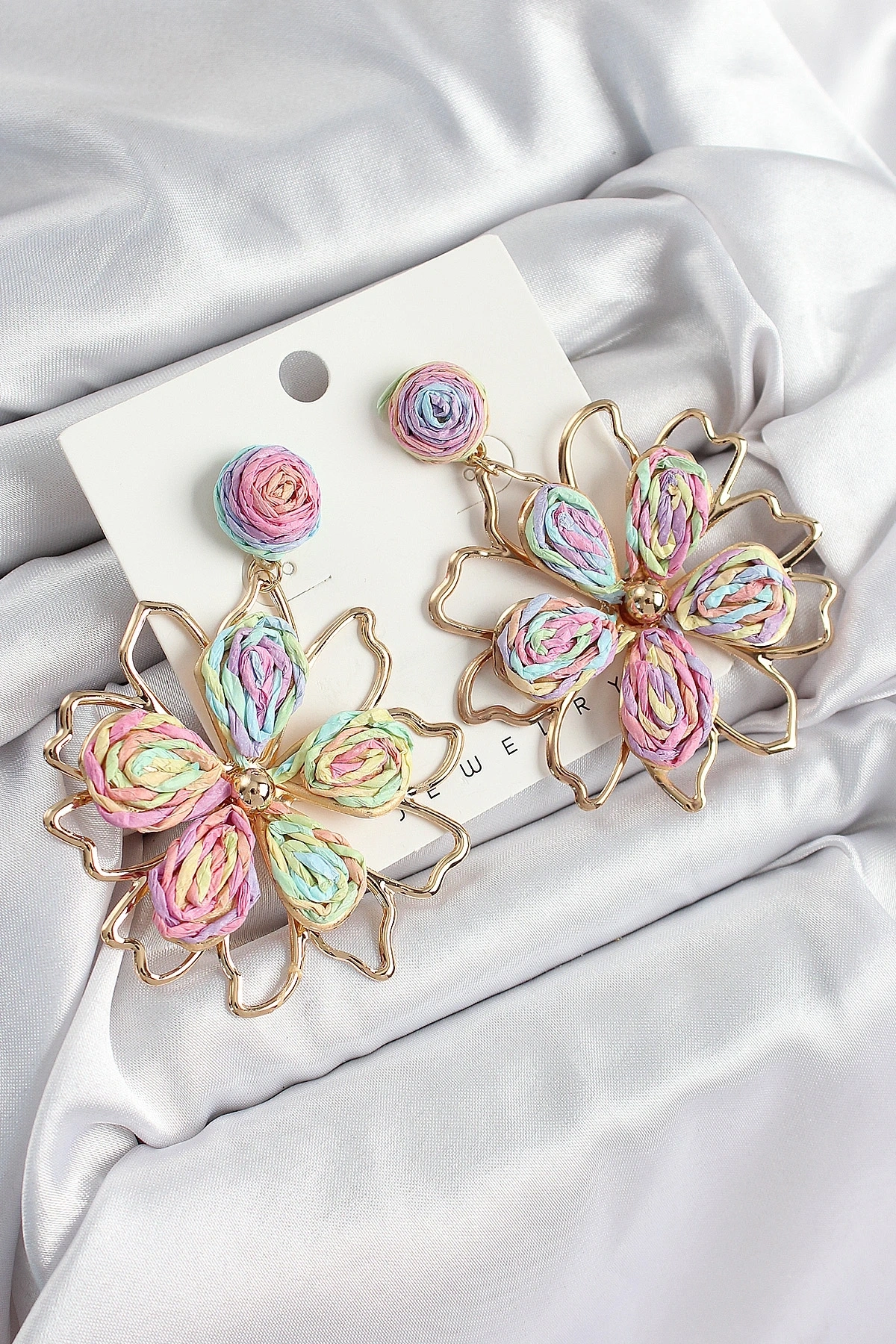 Pirinç Rainbow Çiçek Model Gold Renk Kadın Hasır Küpe