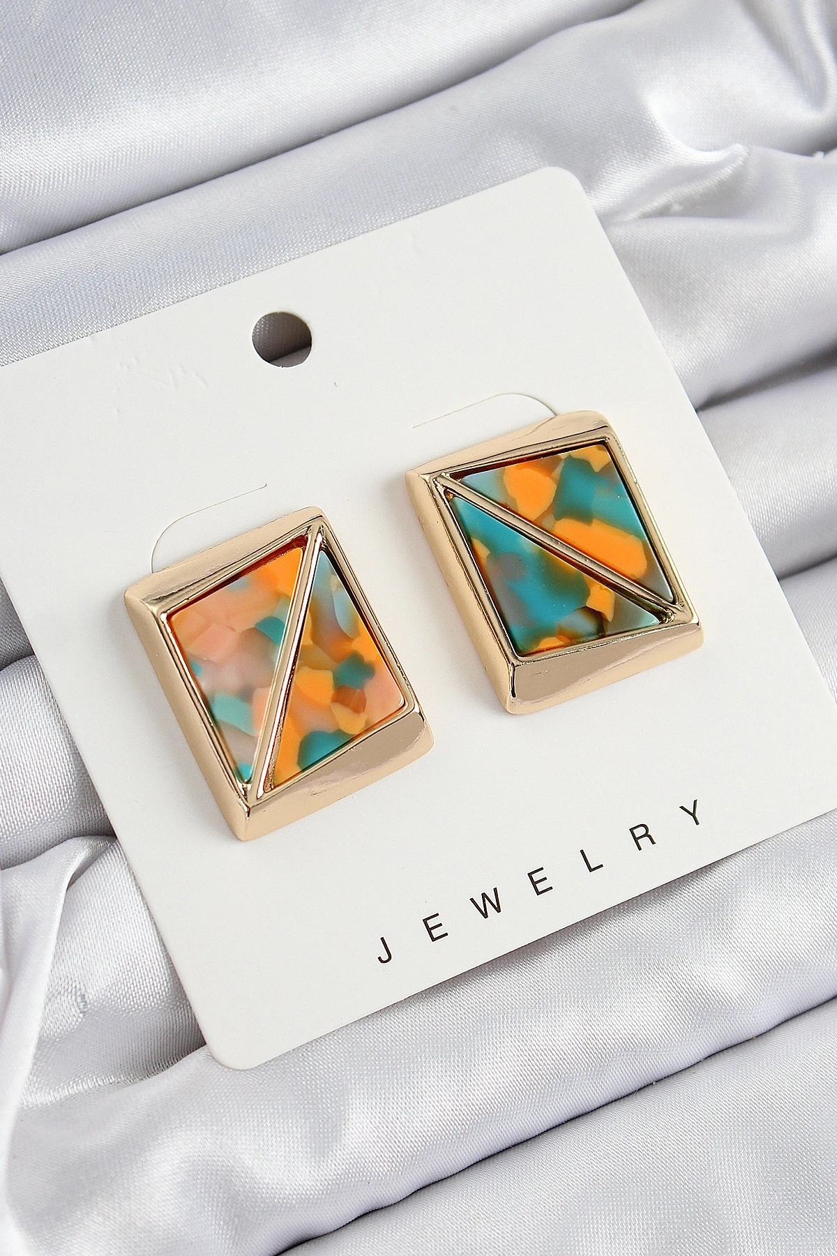 Pirinç  Turuncu Yeşil Üçgen Kesim Detaylı Kare Model Vintage Gold Renk Kadın Küpe