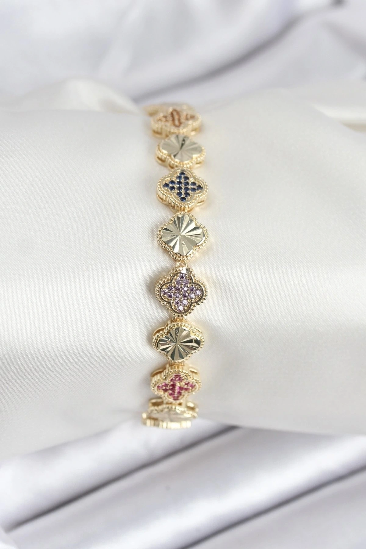 Pirinç VIP Seri Yonca Zirkon Taşlı Kadın Bileklik