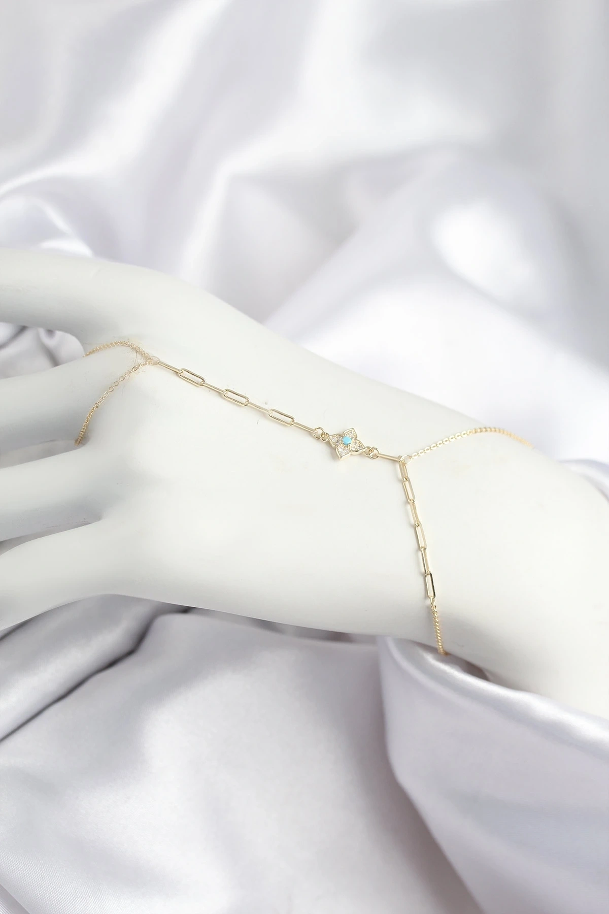 Pirinç Zirkon Taşlı Mavi Boncuklu Yonca Model Gold Renk Şahmeran