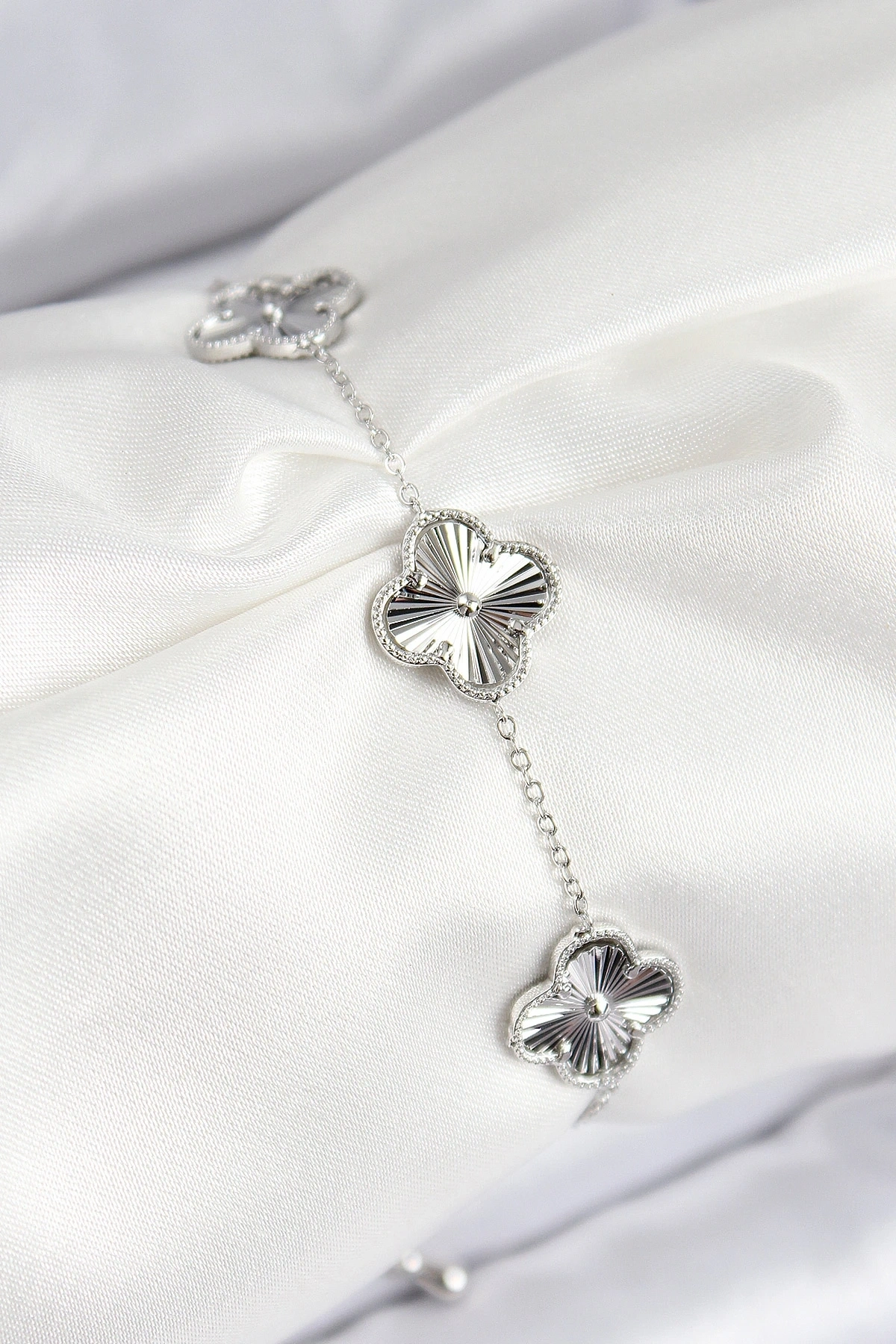 VIP Pirinç Yonca Model Gümüş Renk Kadın Bileklik