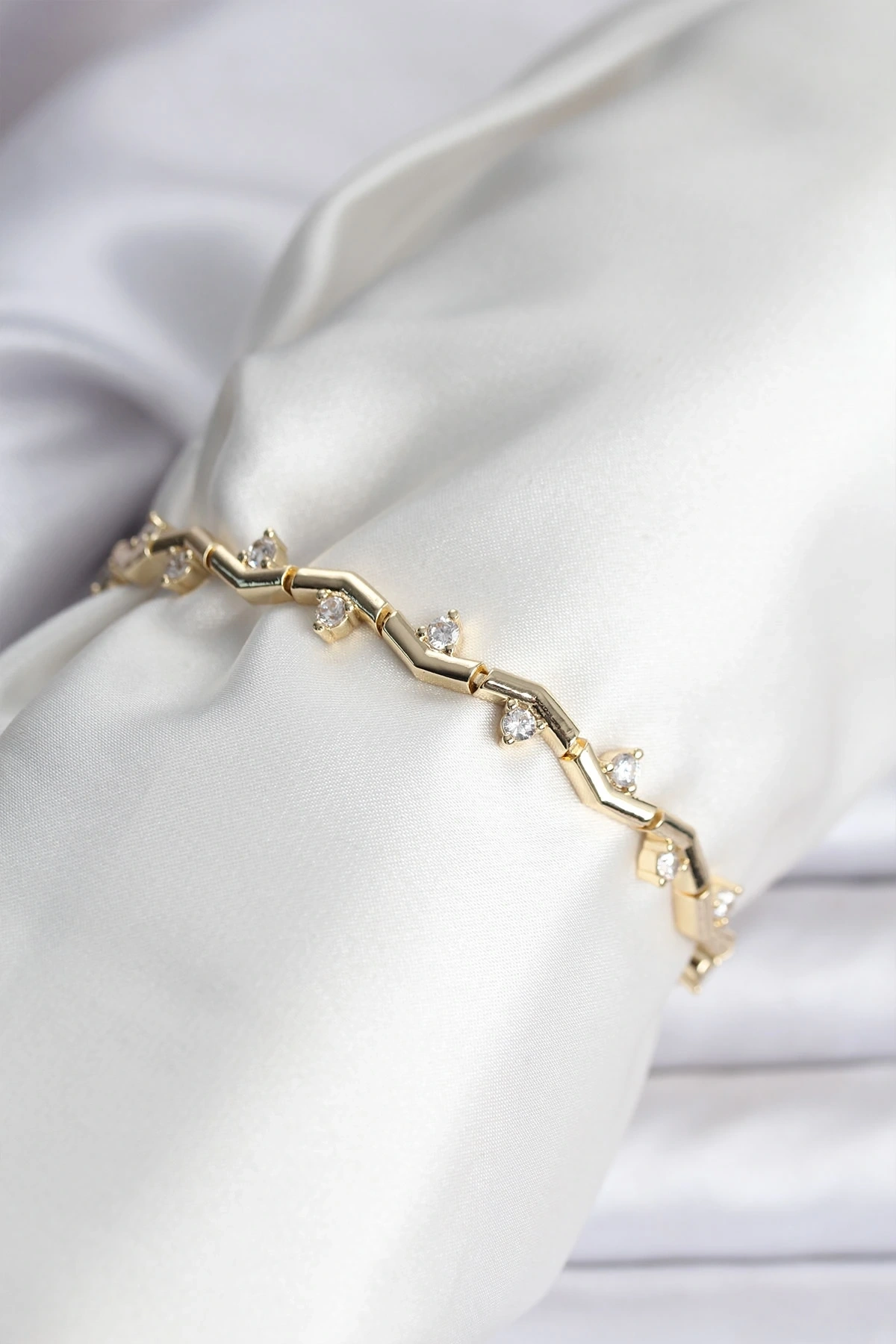 Zikzak Model Pirinç Gold Renk Bileklik