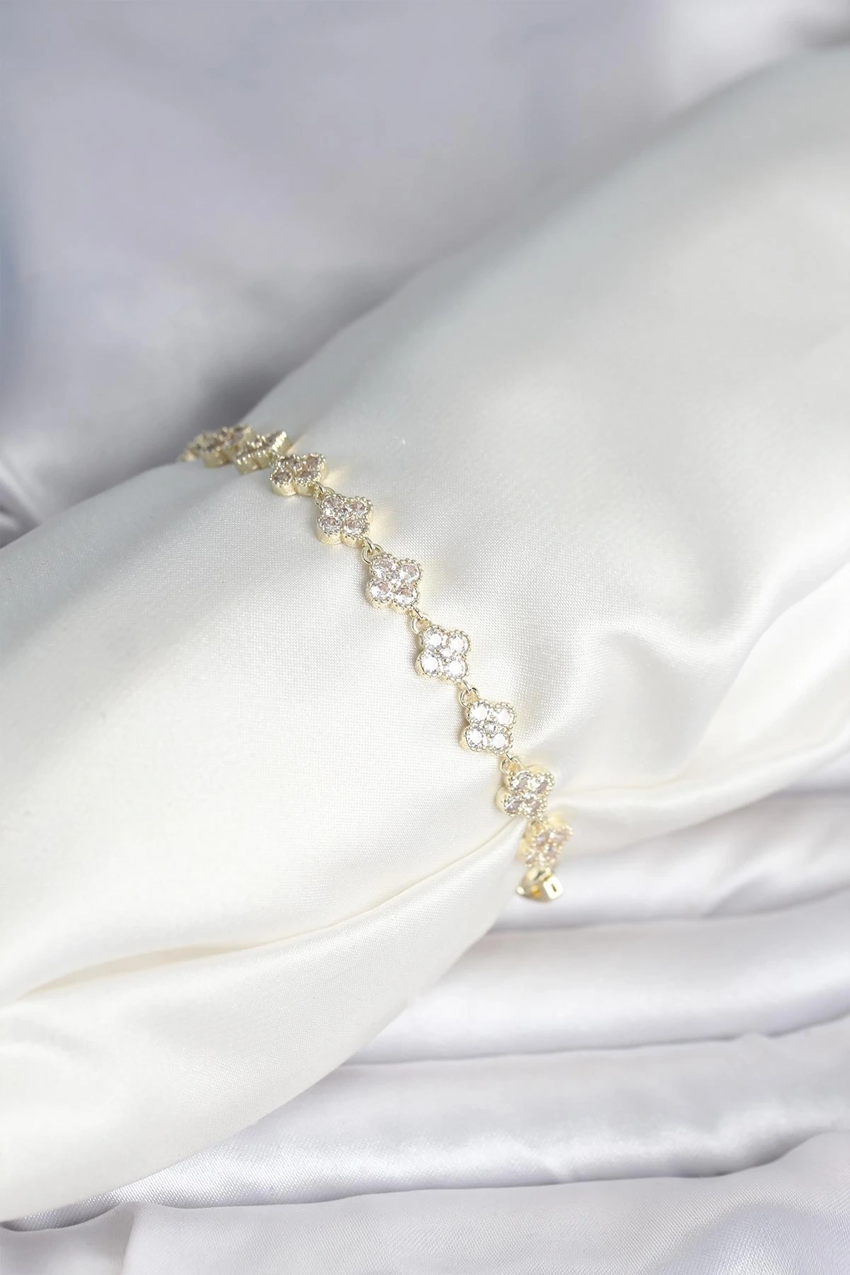 Zirkon Taşlı Pirinç Yonca Model Bileklik