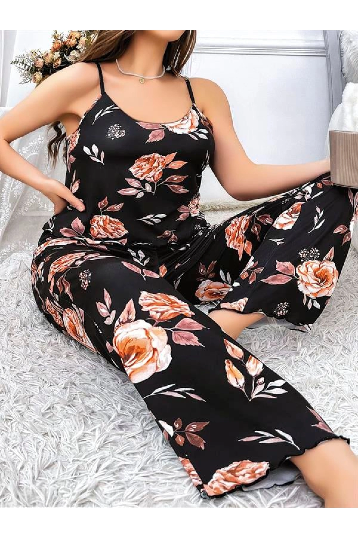 Arias Closet Büyük Beden Siyah Üstüne Çiçek Desenli İnce Askılı 2li Pijama Takımı