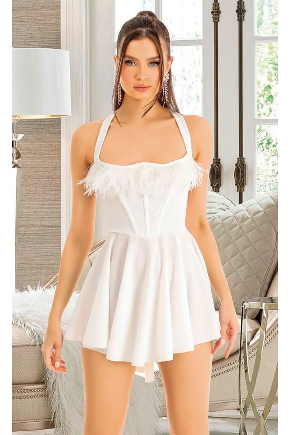 Arias Closet Özel Tasarım Sırt Dekolteli Şık Fırfırlı Beyaz Fantezi Mini Club Elbisesi