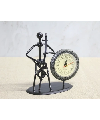 Metal Saatli Keman Çalan Müzisyen Alk4333