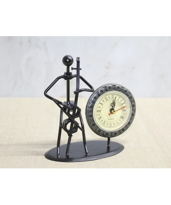 Metal Saatli Keman Çalan Müzisyen Alk4333