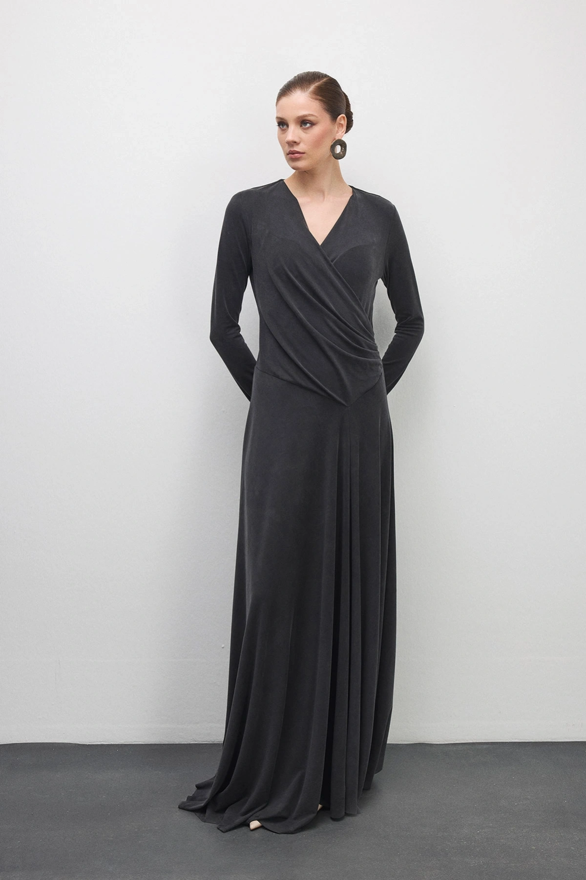 Alen Drapeli V Yaka Elbise Siyah