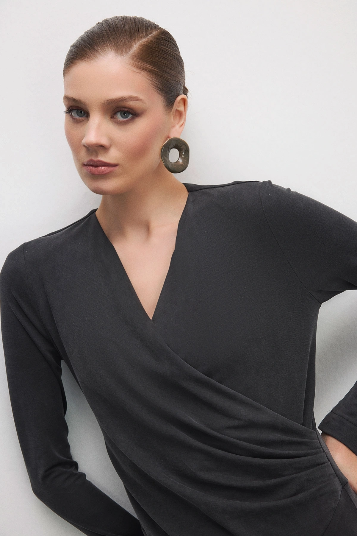 Alen Drapeli V Yaka Elbise Siyah