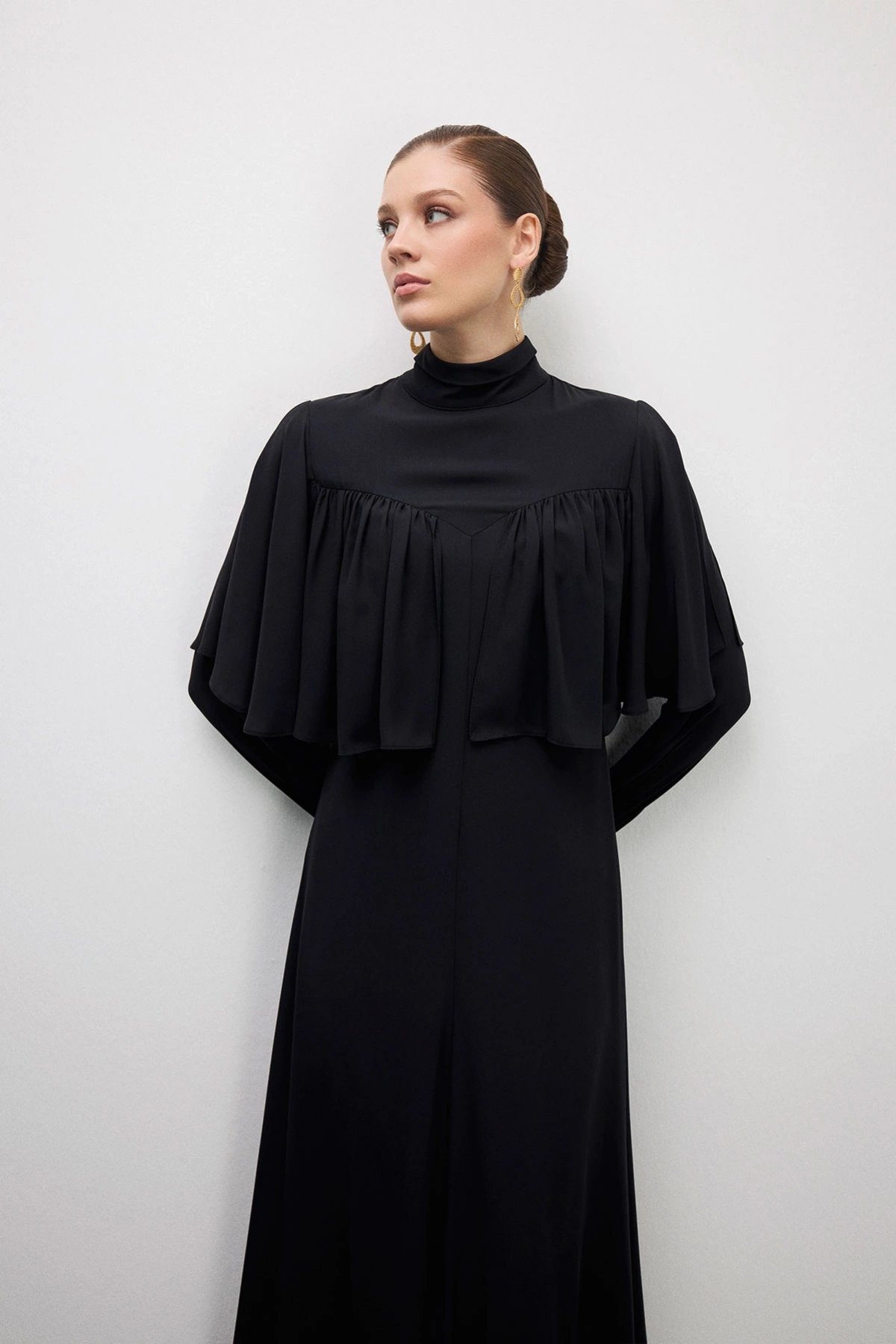 Essence Pelerinli Elbise Siyah