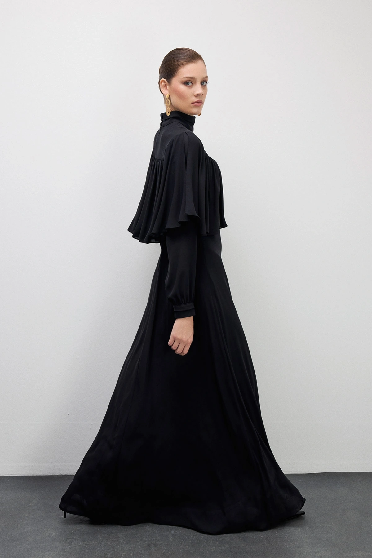 Essence Pelerinli Elbise Siyah