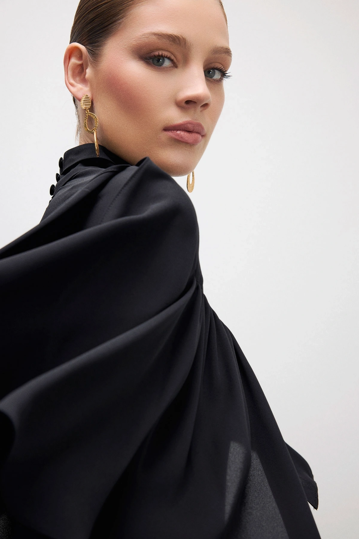 Essence Pelerinli Elbise Siyah