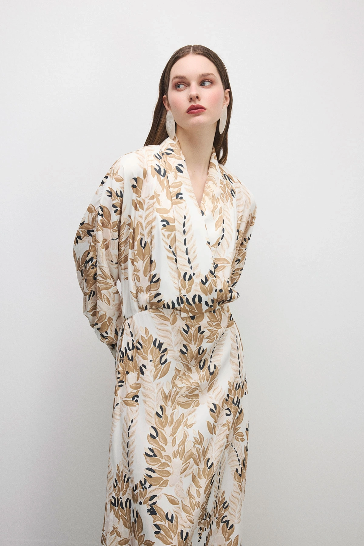 Velour Floral Desenli Elbise Bej