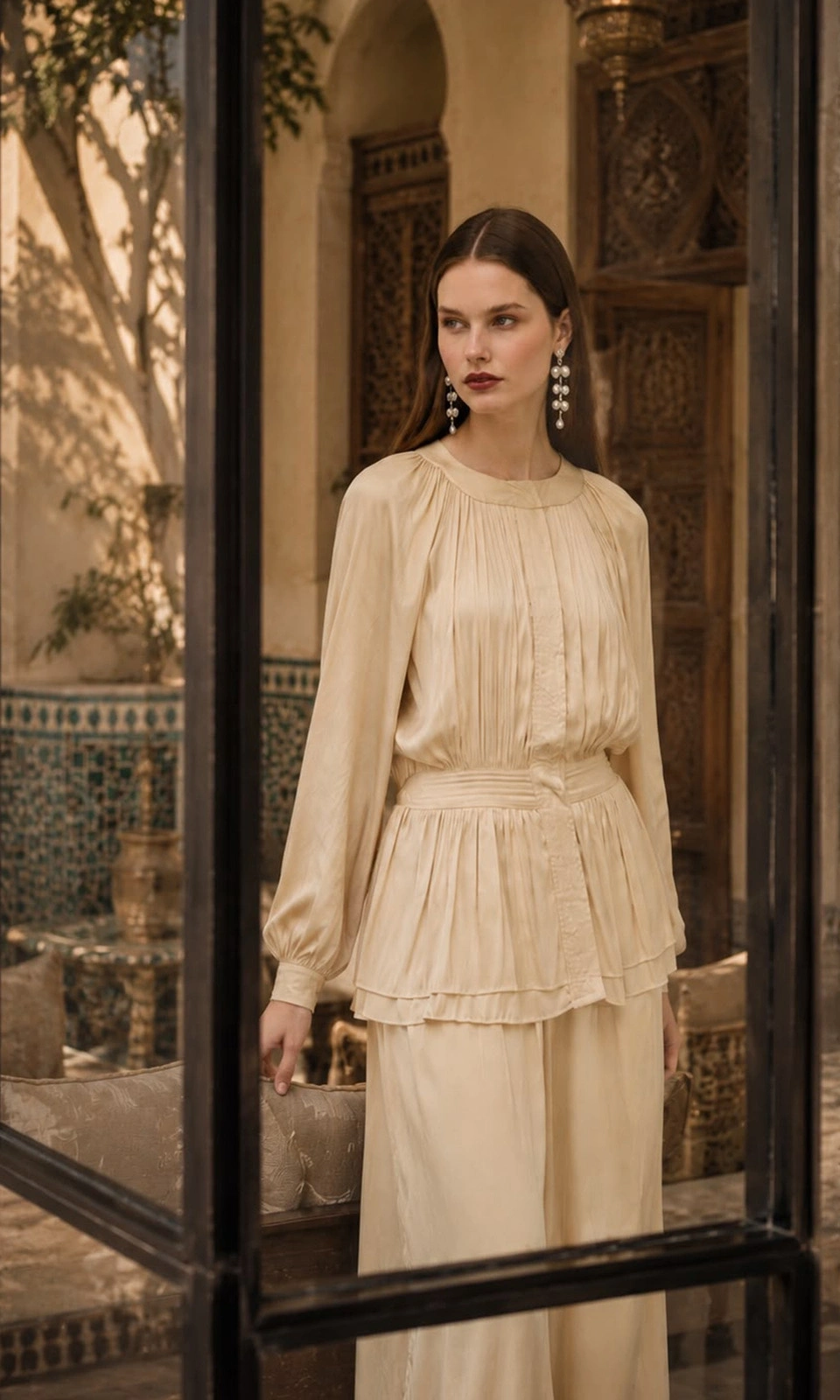 Soft tailoring meets fluid structure in silhouettes designed for modern ease. mobil