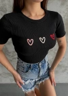 Üçlü kalp nakışlı bluz