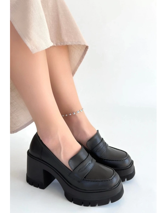 Janes Siyah Cilt Dolgu Topuk Ayakkabı