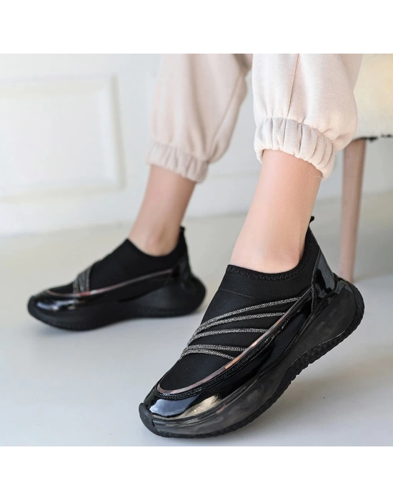 Keita Siyah Rugan Streç Detaylı Siyah Tabanlı Spor Ayakkabı