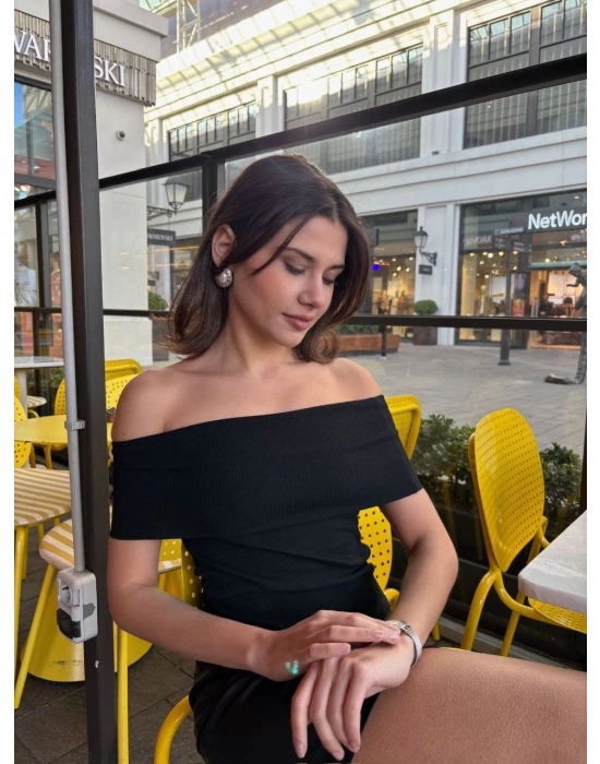 Madonna yaka sıfır kol bluz