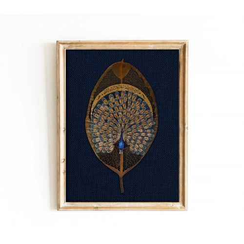 Tavus Kuşu Formunda Esma Ül Hüsna Yaprak Oyma Sanatı 34x46 cm