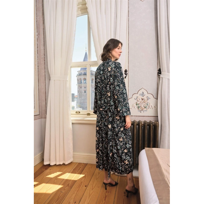 Arias Closet Çiçek ve Yaprak Desenli Dantelli ve Dekolteli Büyük Beden Sabahlık Takımı