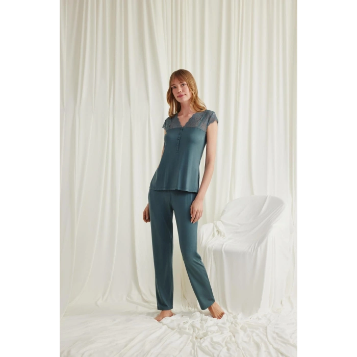 Arias Closet Yakası Kolu ve Omzu Dantelli Önü Düğmeli Pijama Takımı