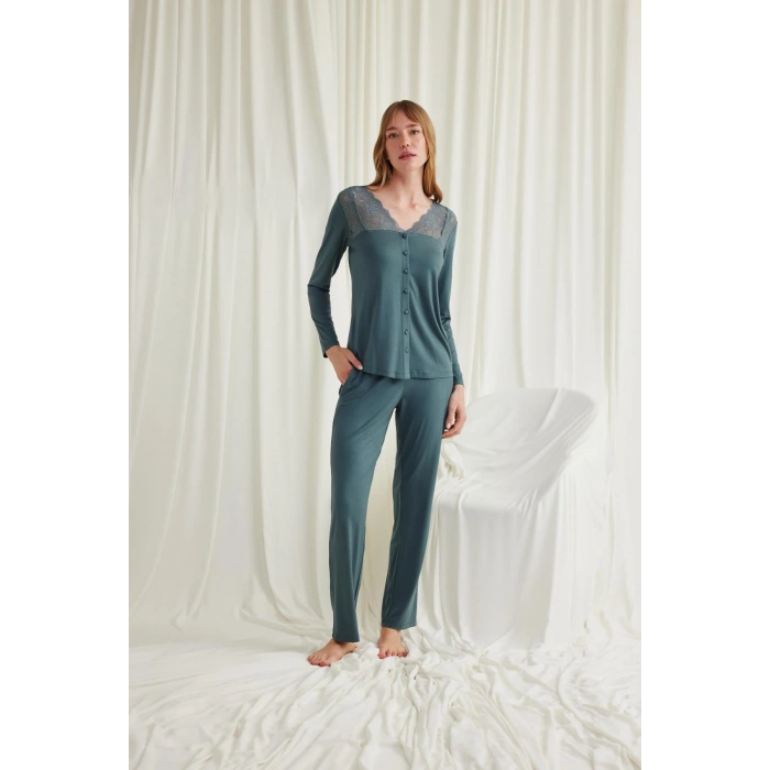 Arias Closet Yakası Omzu ve Paçası Dantelli Boydan Düğmeli Pijama Takımı
