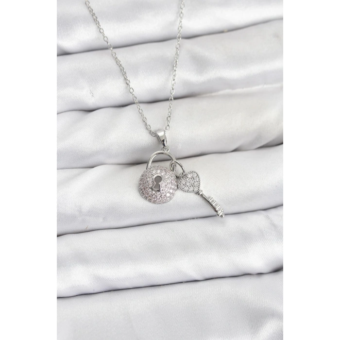CEYLAN ADAM 316L Çelik Zincir Gümüş Renk Kilit Anahtar Model Zirkon Taşlı Kadın Kolye
