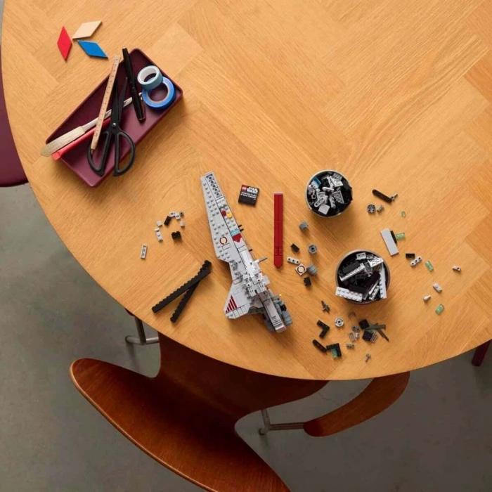 CEYLAN ADAM 75441  Venator-Cl Attack Cruiser 643 parça +18 yaş