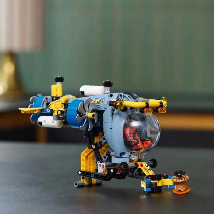 CEYLAN ADAM  LEGO Technic Derin Deniz Araştırma Denizaltısı 42201