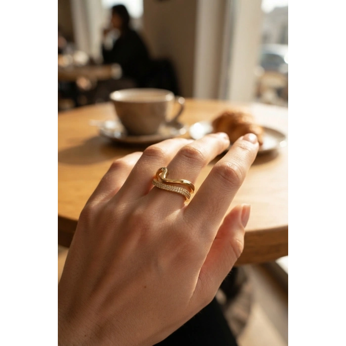 Mey İthalat® Gold Renk Dalgalı ve Zirkon Taşlı Model Kadın Yüzük