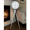 Mey İthalat® Modern Line Beyaz Tripod Ayaklı Saat