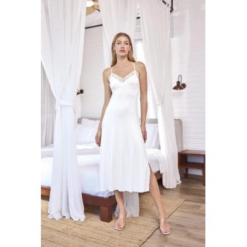 Arias Closet Dantelli ve Dekolteli Yırtmaçlı Gecelik