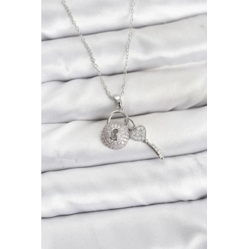 CEYLAN ADAM 316L Çelik Zincir Gümüş Renk Kilit Anahtar Model Zirkon Taşlı Kadın Kolye