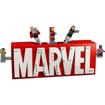 CEYLAN ADAM    MARVEL Logosu ve Minifigürleri 76313
