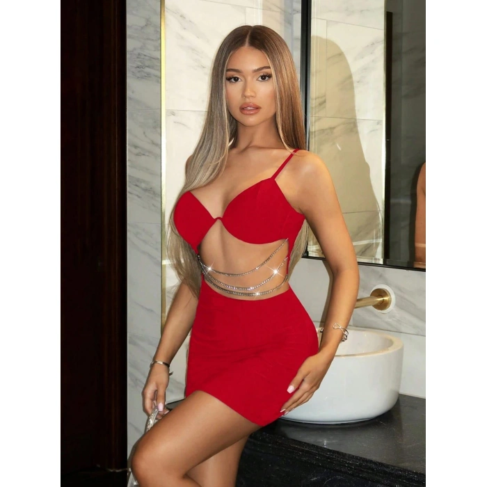 Arias Closet Zincir Detaylı Göğüs Dekolteli Kırmızı Mini Club Elbisesi