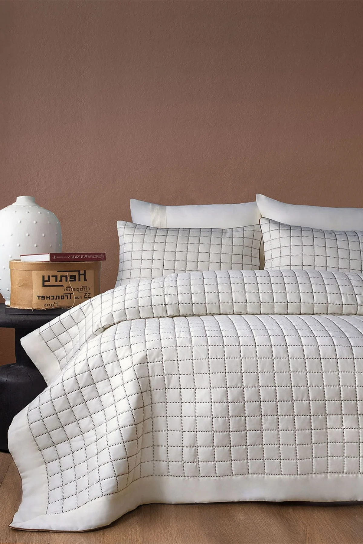 Boligia Cream Toned Craft 210 TC (82 Tel) Pamuk Saten Yatak Örtüsü Çift Kişilik