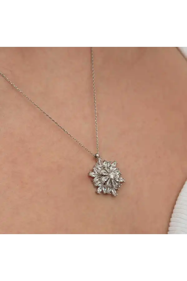Gümüş Dönen Kar Tanesi Lotus Çiçeği Kolye
