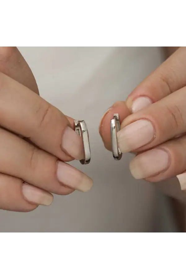 Gümüş Taşsız J Bayan Küpe