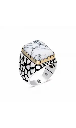 ​Gümüş Desenli Beyaz Taşlı Köşeli Erkek Yüzük