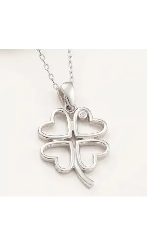 Gümüş Kalpli Dört Yapraklı Yonca Kadın Kolye